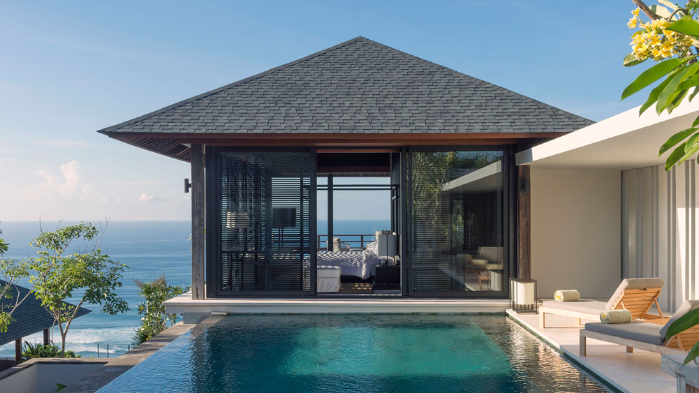 Sohamsa Estate - Villa Hamsa - Master bedroom by the pool